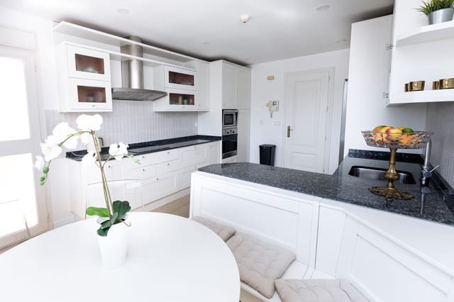 3 makuuhuone Huoneisto myytävänä paikassa Lomas De Marbella, Marbella mukana uima-altaan - 2 100 000 € (Ref: 9068515)