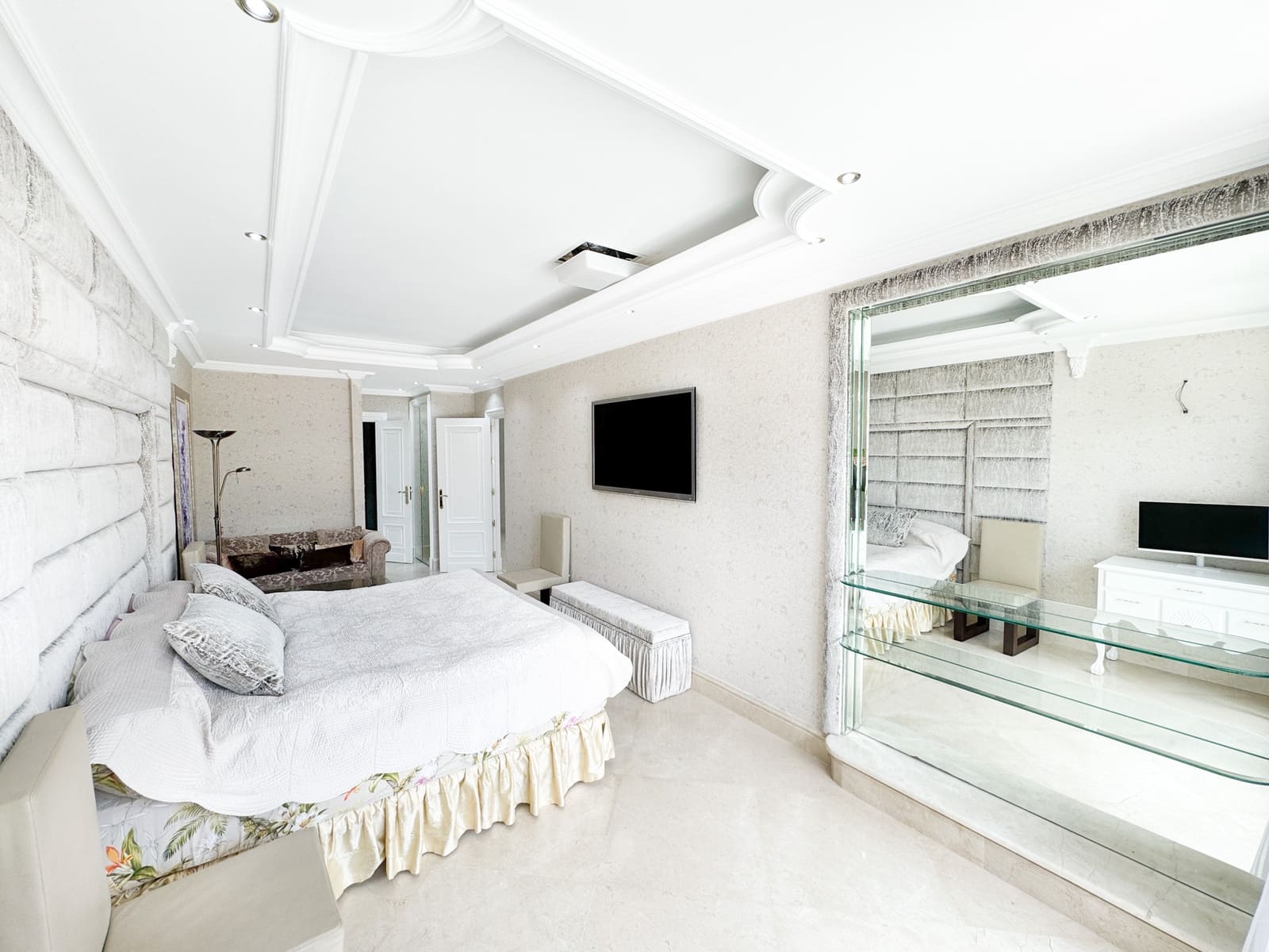 1 sypialnia Apartament na sprzedaż w Puerto Banus z basenem - 1 500 000 € (Ref: 9068516)