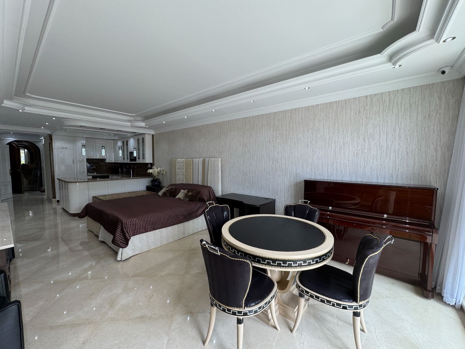 1 sypialnia Apartament na sprzedaż w Puerto Banus z basenem - 1 500 000 € (Ref: 9068516)