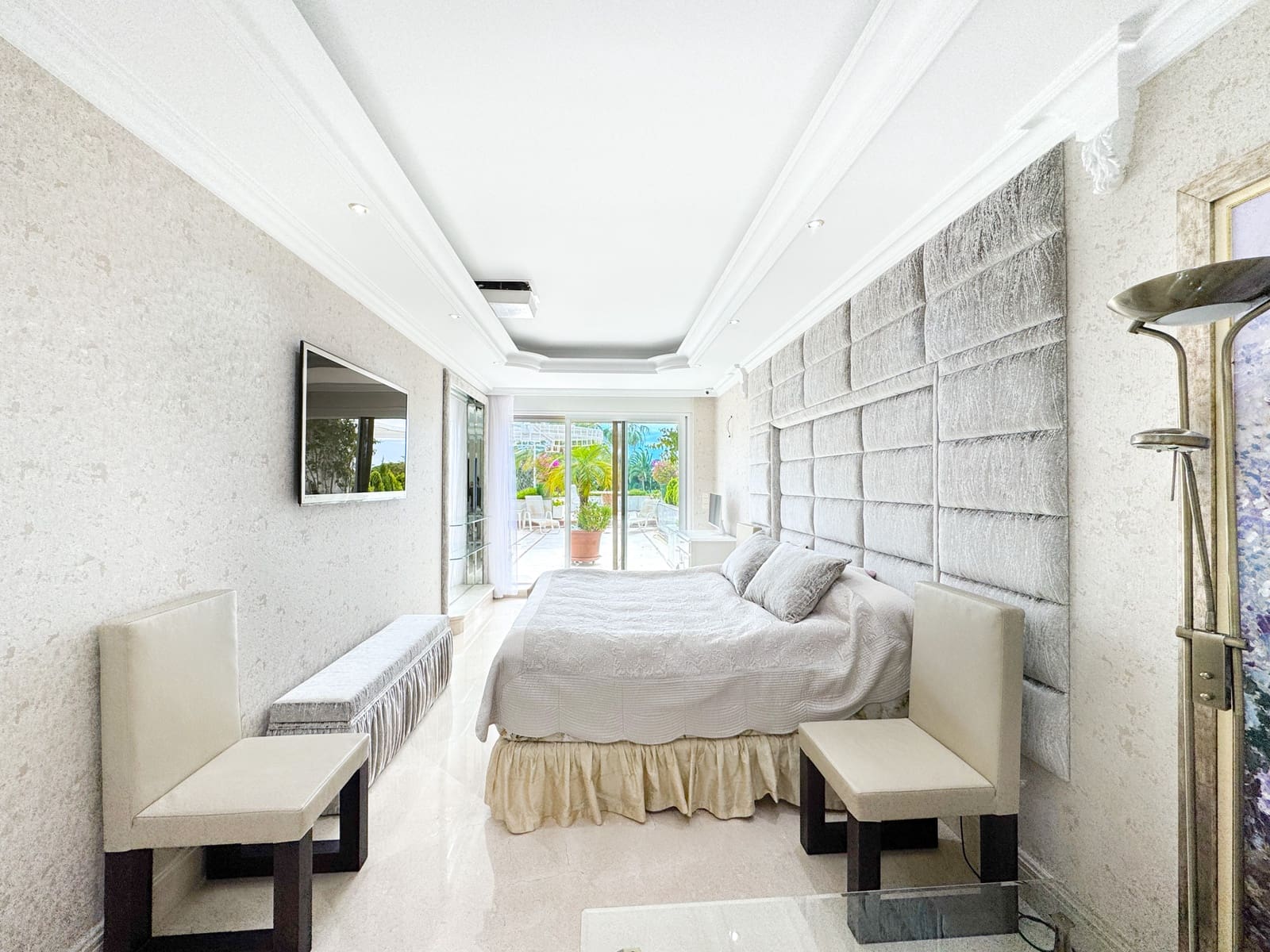 1 sypialnia Apartament na sprzedaż w Puerto Banus z basenem - 1 500 000 € (Ref: 9068516)