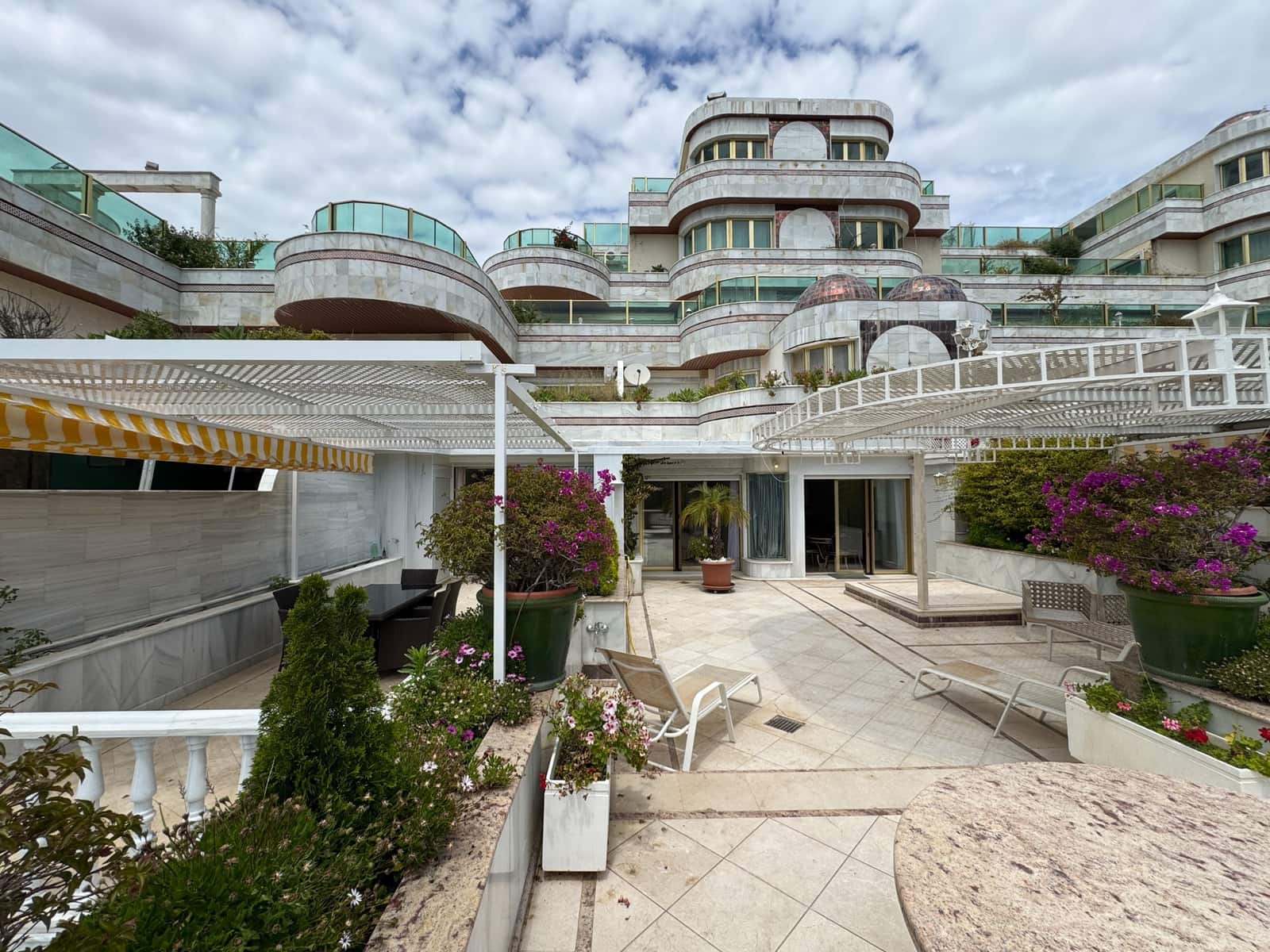 1 sypialnia Apartament na sprzedaż w Puerto Banus z basenem - 1 500 000 € (Ref: 9068516)