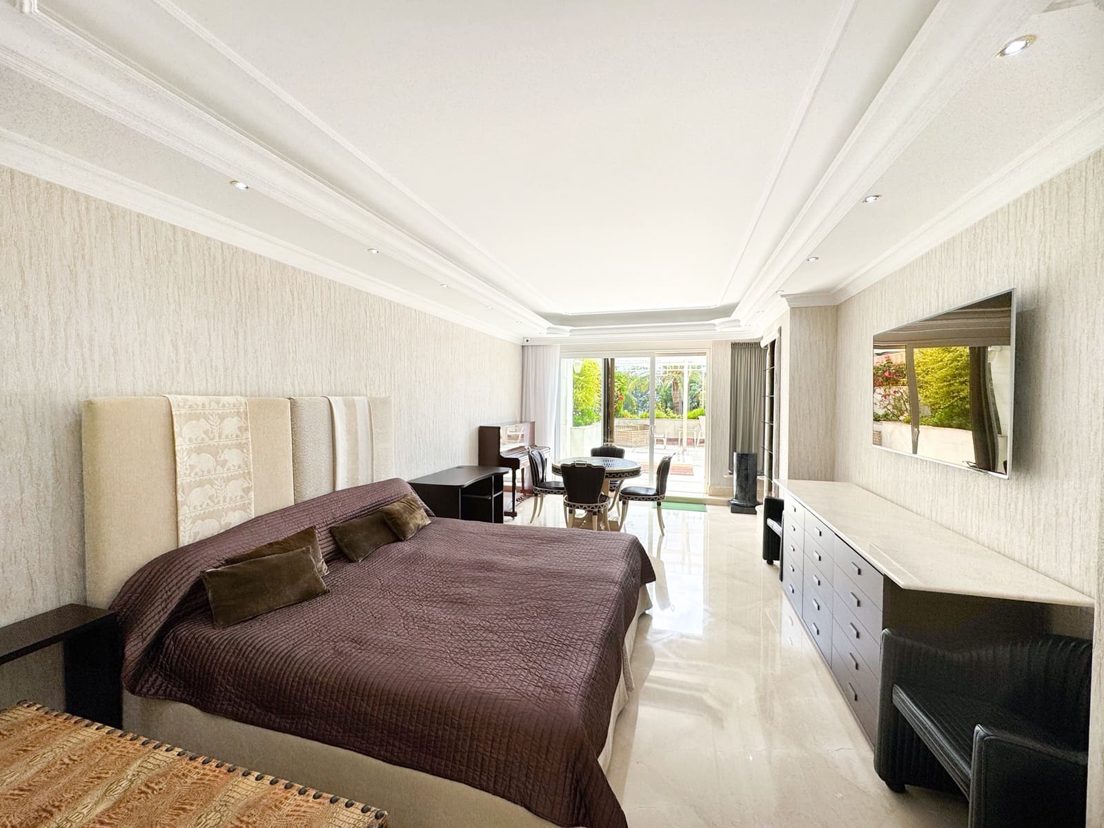 1 sypialnia Apartament na sprzedaż w Puerto Banus z basenem - 1 500 000 € (Ref: 9068516)