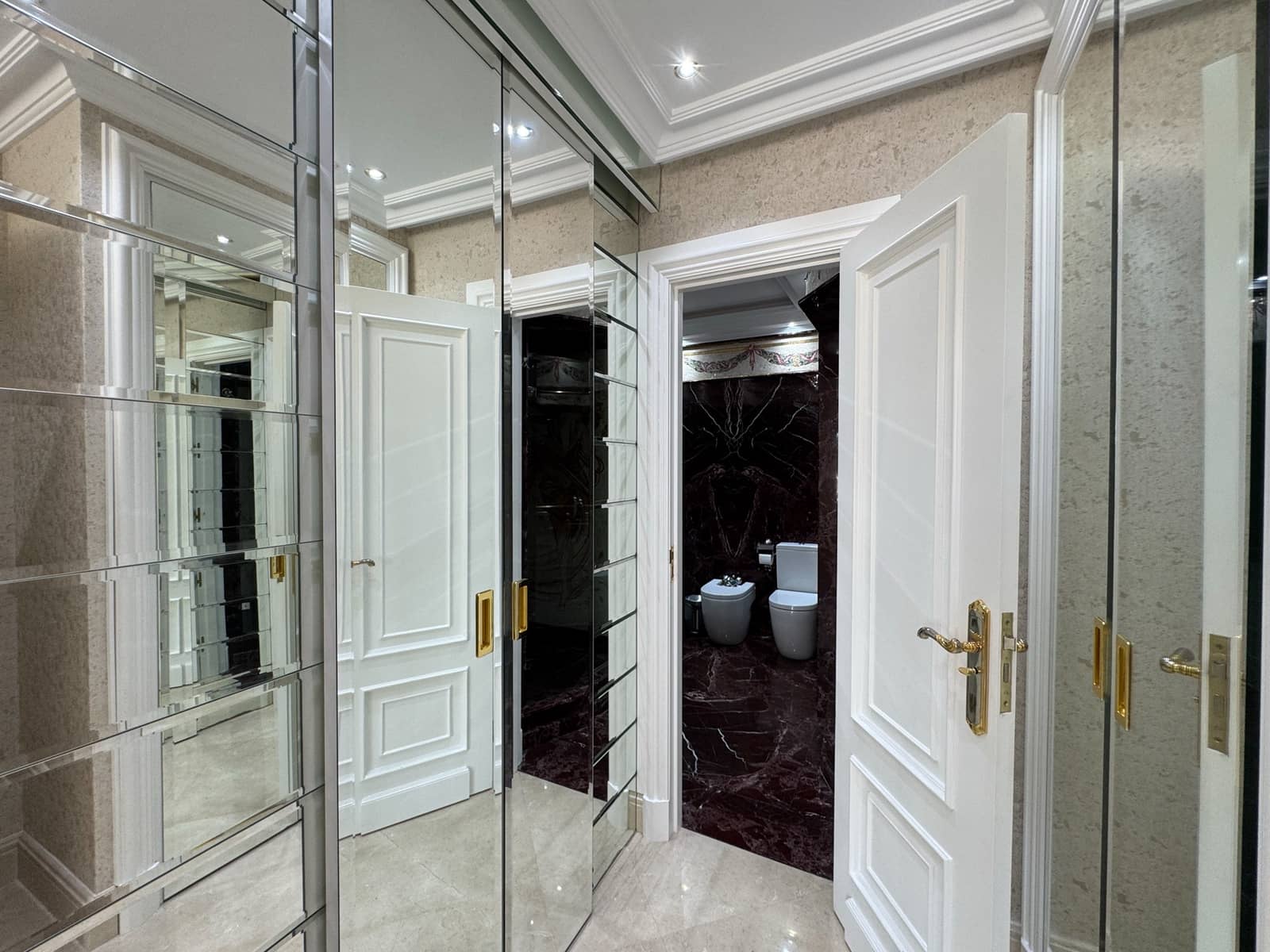 1 sypialnia Apartament na sprzedaż w Puerto Banus z basenem - 1 500 000 € (Ref: 9068516)