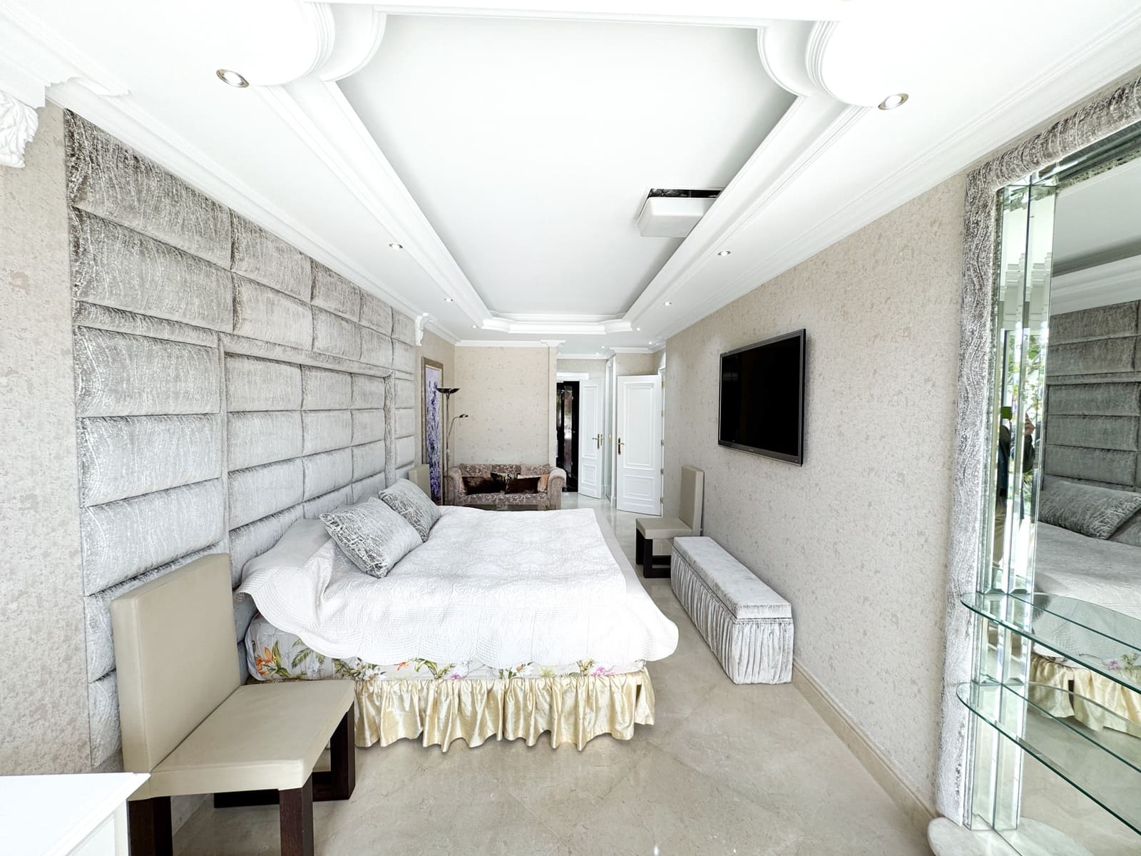 1 sypialnia Apartament na sprzedaż w Puerto Banus z basenem - 1 500 000 € (Ref: 9068516)