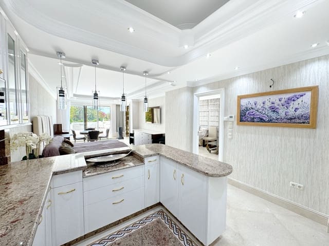 1 chambre Appartement à vendre à Puerto Banus, Marbella avec piscine - 1 500 000 € (Ref: 9068516)