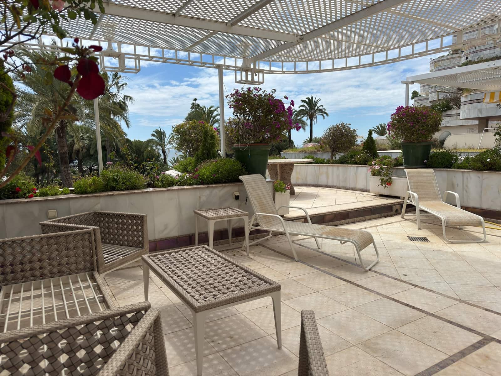 1 sypialnia Apartament na sprzedaż w Puerto Banus z basenem - 1 500 000 € (Ref: 9068516)