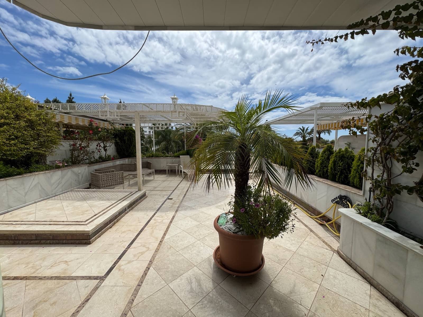 1 sypialnia Apartament na sprzedaż w Puerto Banus z basenem - 1 500 000 € (Ref: 9068516)