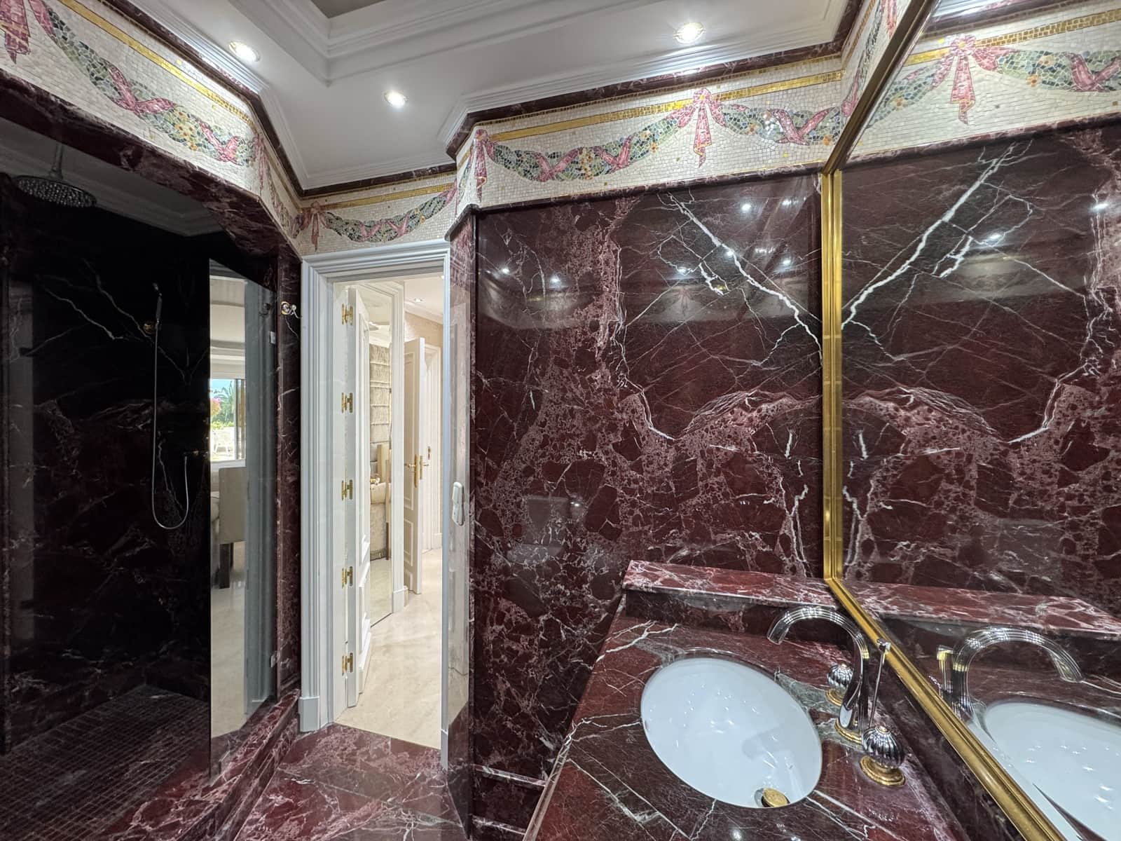 1 sypialnia Apartament na sprzedaż w Puerto Banus z basenem - 1 500 000 € (Ref: 9068516)