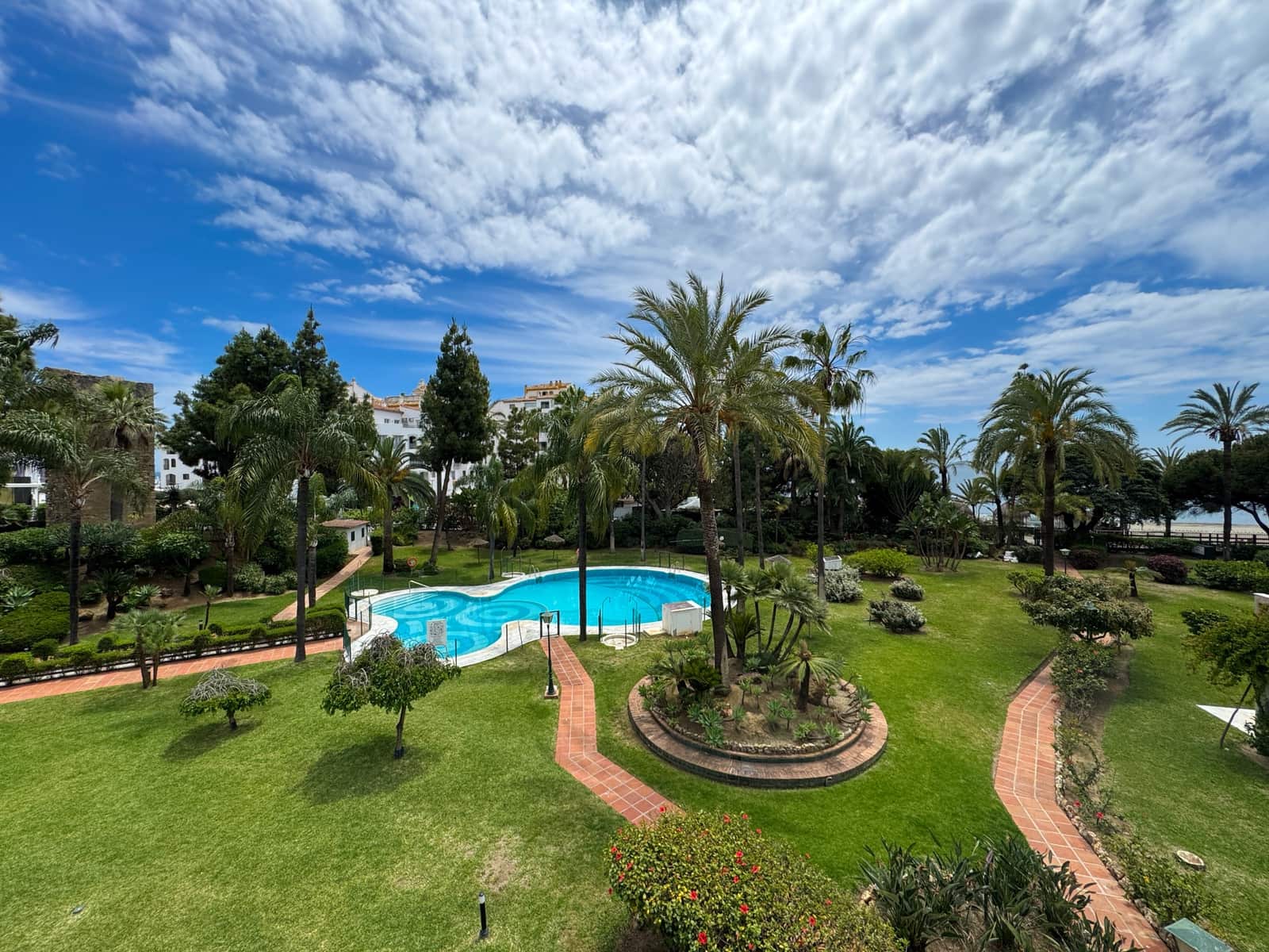 1 sypialnia Apartament na sprzedaż w Puerto Banus z basenem - 1 500 000 € (Ref: 9068516)