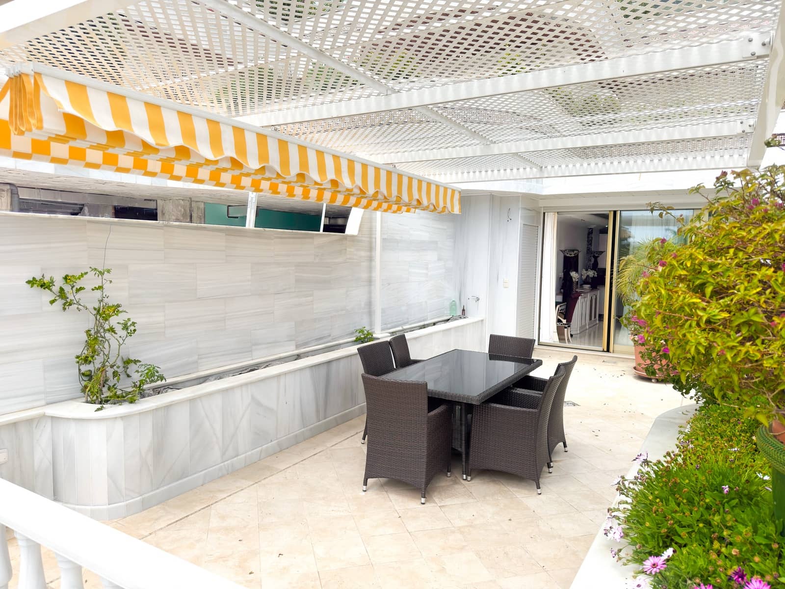 1 sypialnia Apartament na sprzedaż w Puerto Banus z basenem - 1 500 000 € (Ref: 9068516)