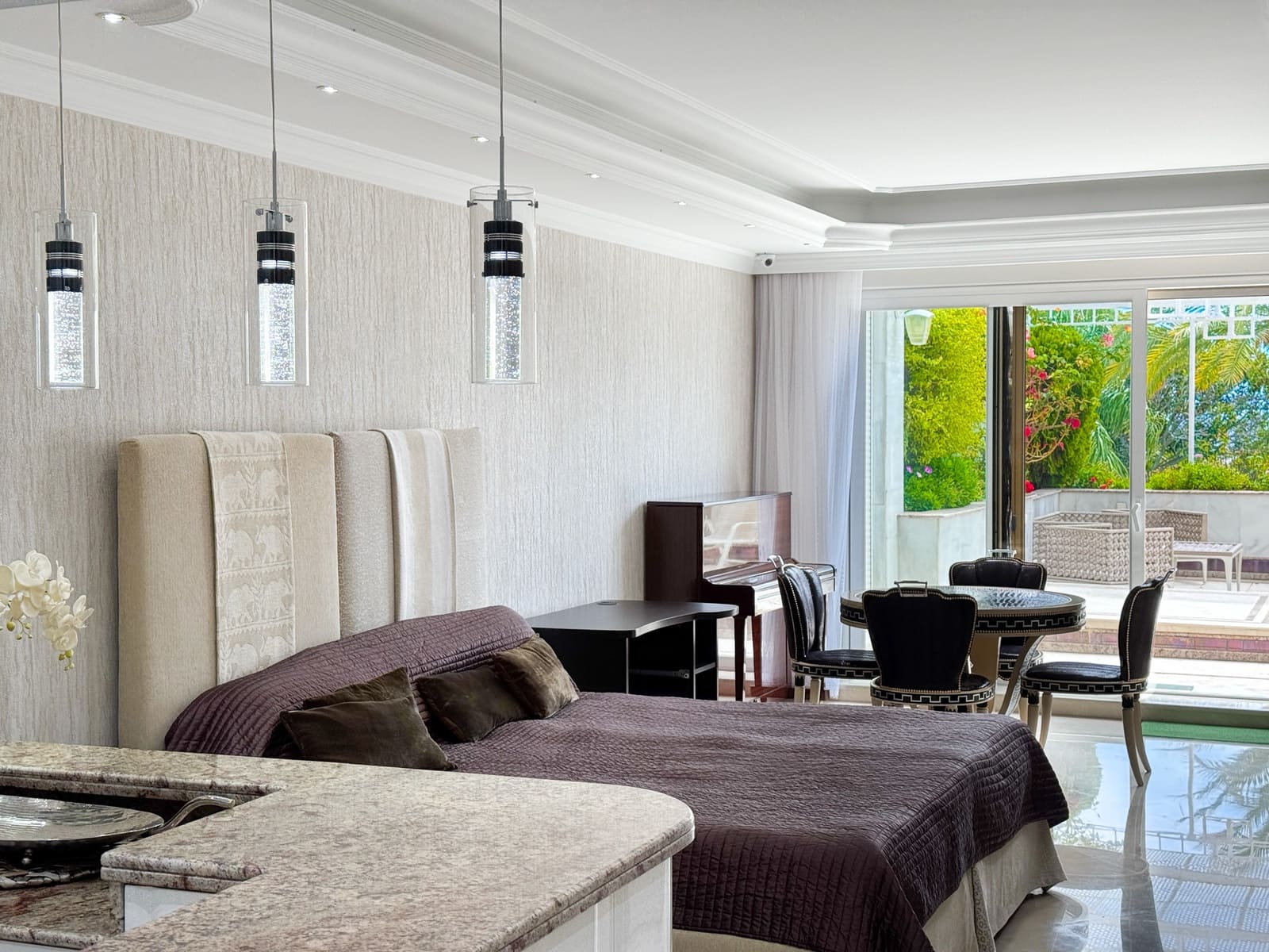 1 sypialnia Apartament na sprzedaż w Puerto Banus z basenem - 1 500 000 € (Ref: 9068516)