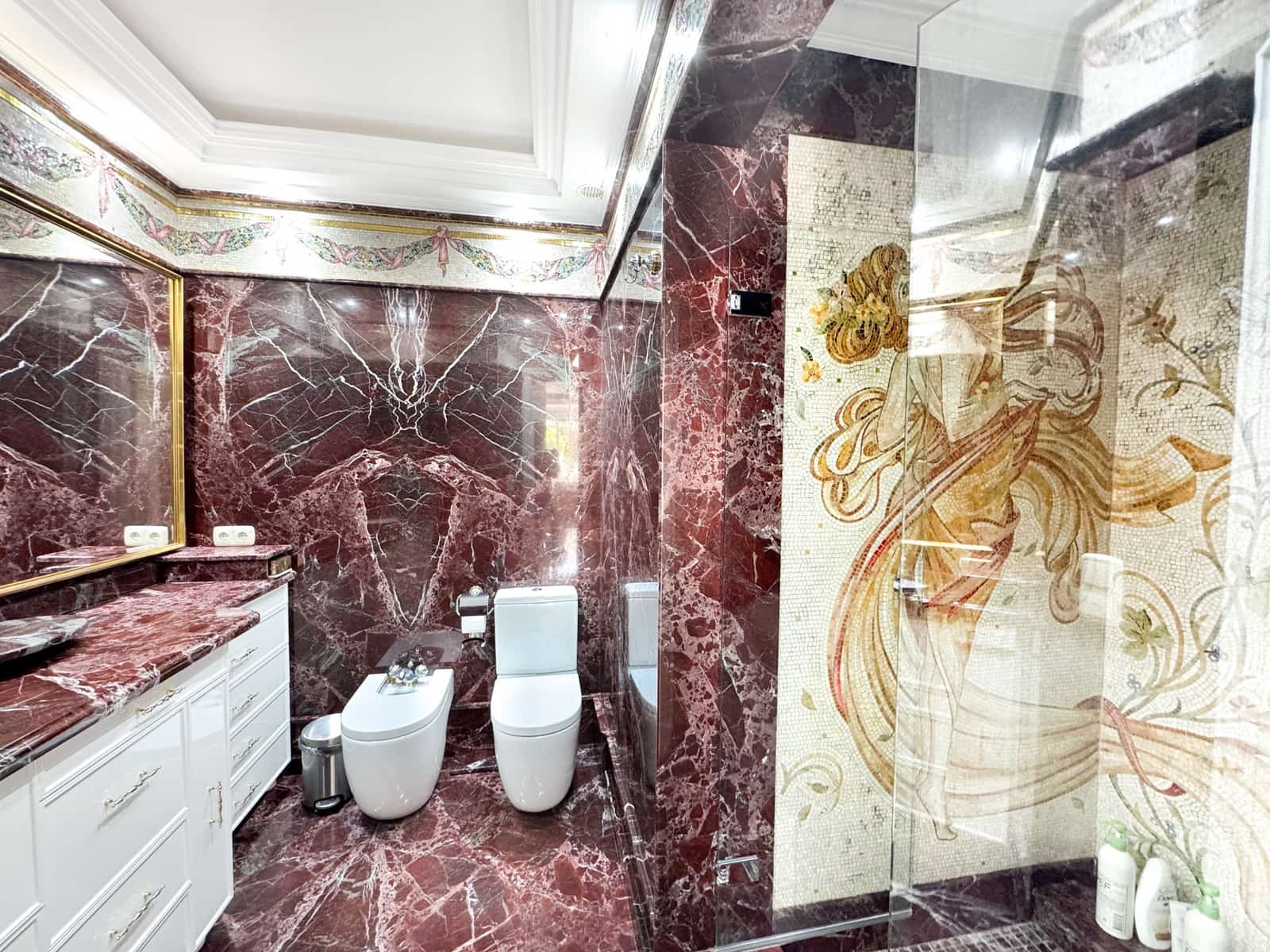 1 sypialnia Apartament na sprzedaż w Puerto Banus z basenem - 1 500 000 € (Ref: 9068516)