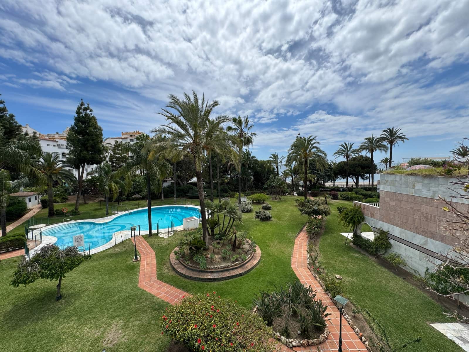 1 sypialnia Apartament na sprzedaż w Puerto Banus z basenem - 1 500 000 € (Ref: 9068516)