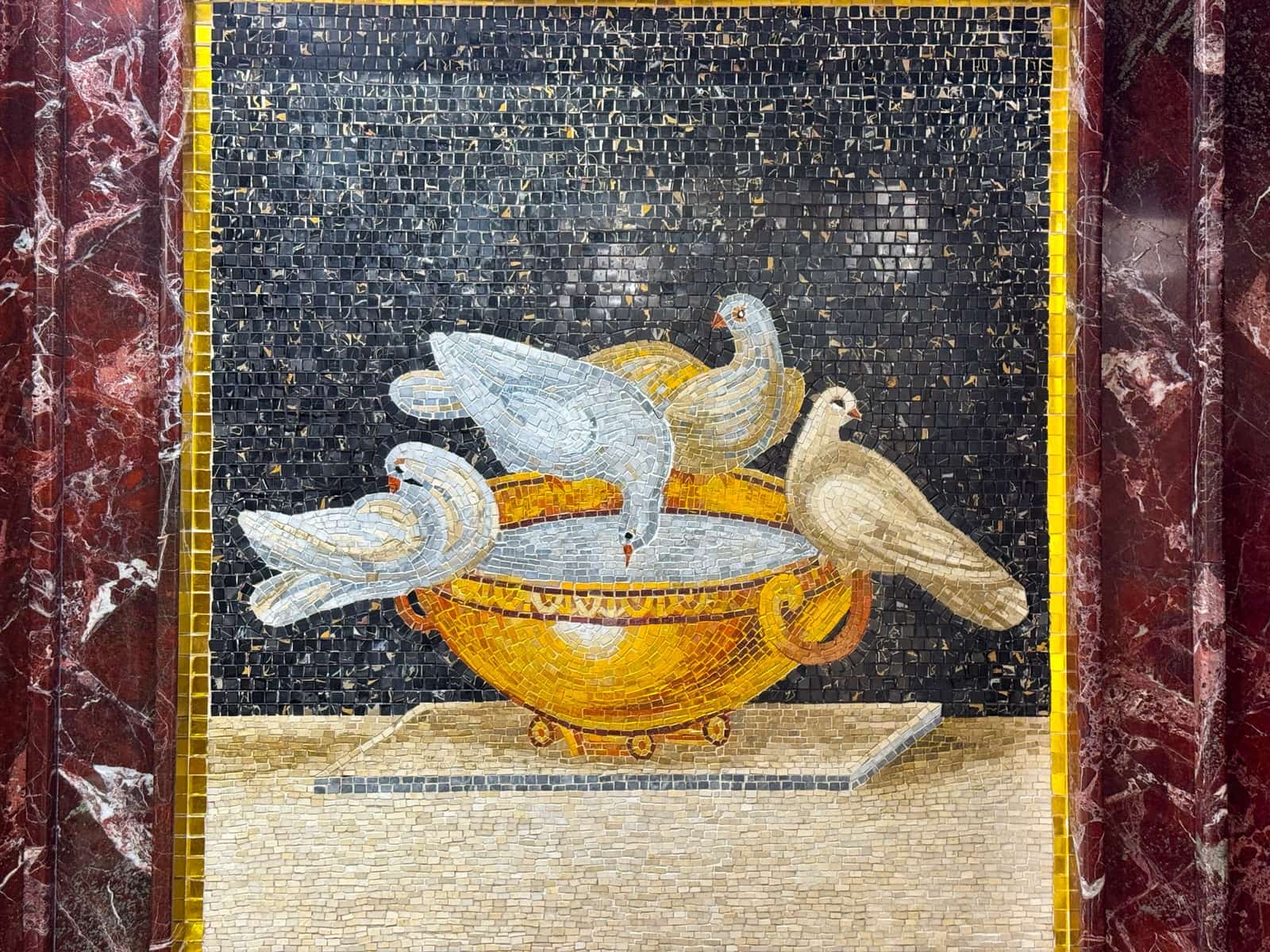 1 sypialnia Apartament na sprzedaż w Puerto Banus z basenem - 1 500 000 € (Ref: 9068516)