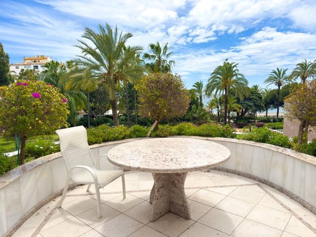 Apartamento de 1 habitación en Puerto Banus, Marbella en venta con piscina garaje - 1.500.000 € (Ref: 9068516)