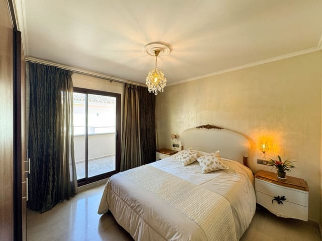 2 makuuhuone Huoneisto myytävänä paikassa Puerto Banus, Marbella mukana uima-altaan - 1 100 000 € (Ref: 9073139)
