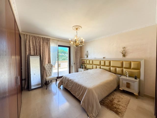 2 makuuhuone Huoneisto myytävänä paikassa Puerto Banus, Marbella mukana uima-altaan - 1 100 000 € (Ref: 9073139)