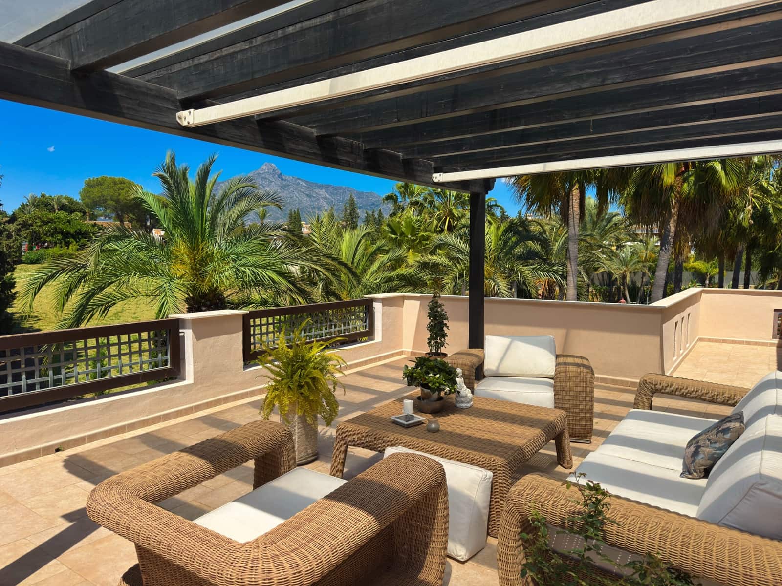 2 makuuhuone Huoneisto myytävänä paikassa Puerto Banus mukana uima-altaan - 1 100 000 € (Ref: 9073139)