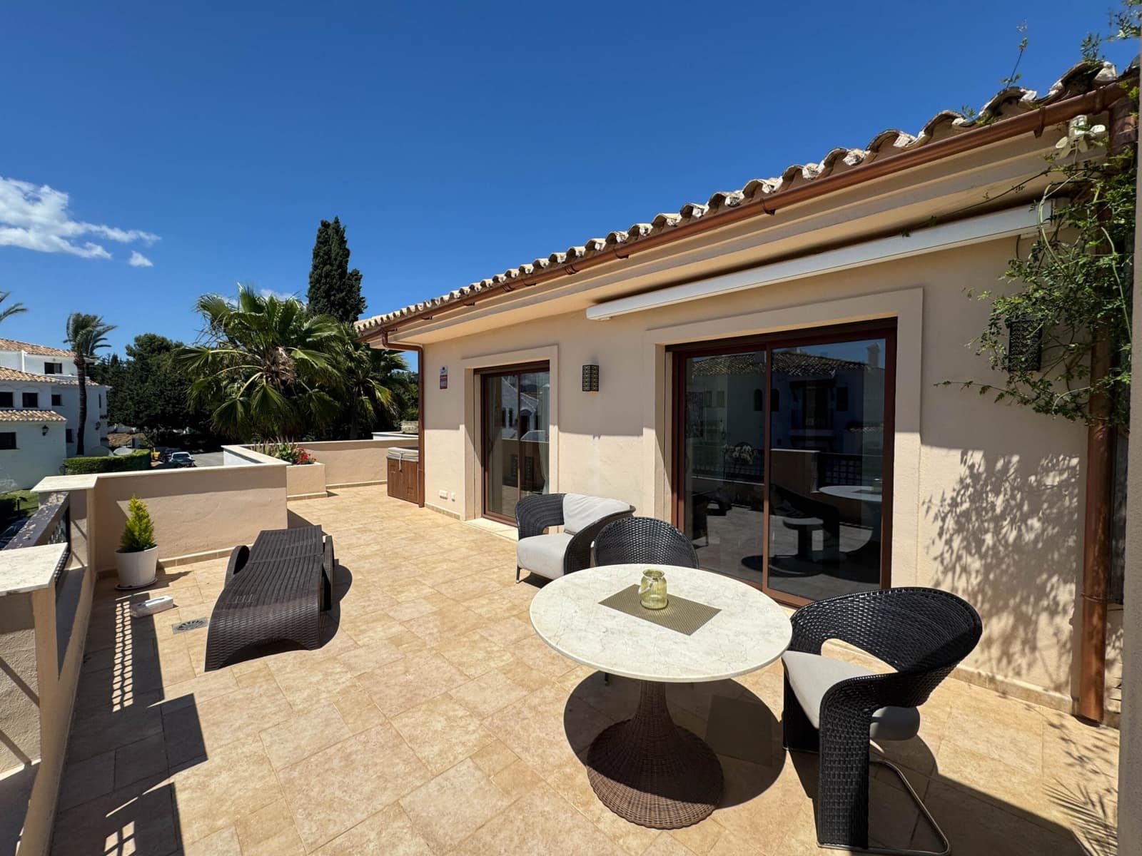 2 makuuhuone Huoneisto myytävänä paikassa Puerto Banus mukana uima-altaan - 1 100 000 € (Ref: 9073139)