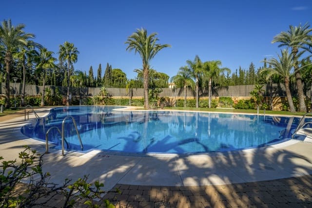 2 makuuhuone Huoneisto myytävänä paikassa Puerto Banus, Marbella mukana uima-altaan - 1 025 000 € (Ref: 9073139)