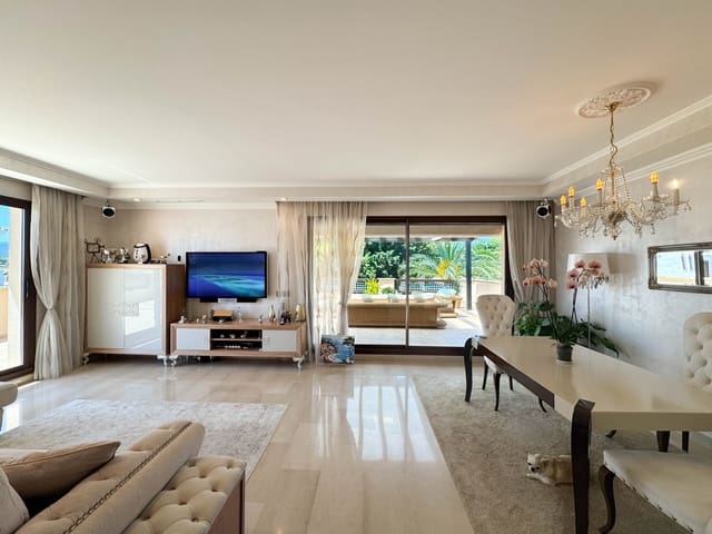 2 makuuhuone Huoneisto myytävänä paikassa Puerto Banus, Marbella mukana uima-altaan - 1 025 000 € (Ref: 9073139)