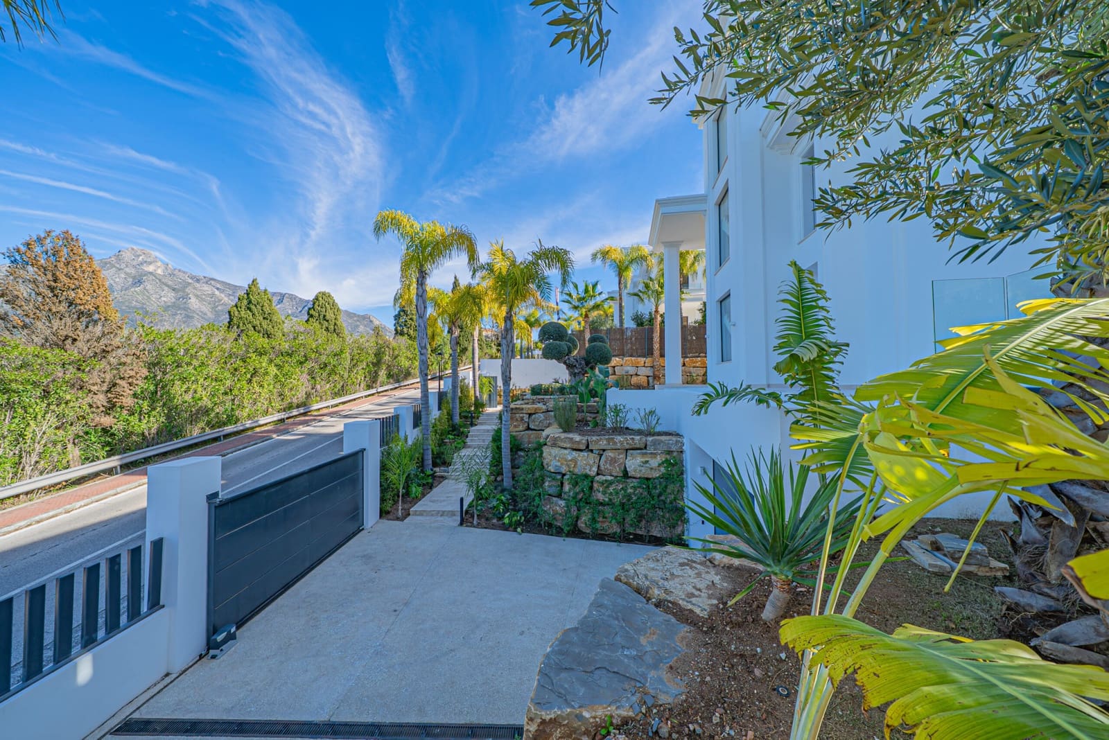 6 bedroom Villa for sale in Golden Mile with pool - € 6,400,000 (Ref: 9145221)