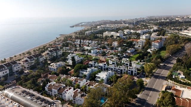 4 sypialnia Willa na sprzedaż w Lomas De Marbella, Marbella z basenem garażem - 3 500 000 € (Ref: 9148839)
