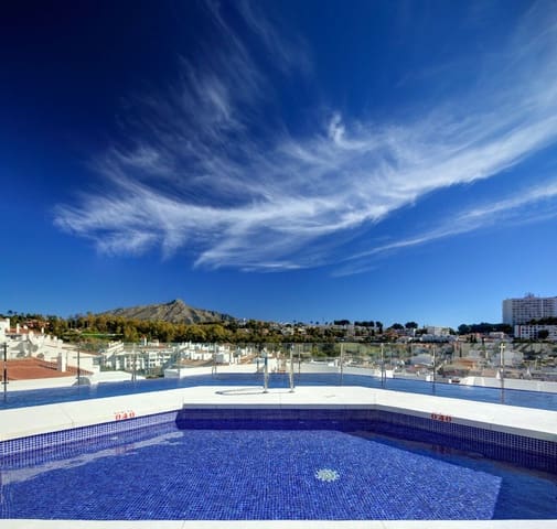 Apartamento de 2 habitaciones en Nueva Andalucia, Marbella en venta con piscina - 495.000 € (Ref: 9334383)
