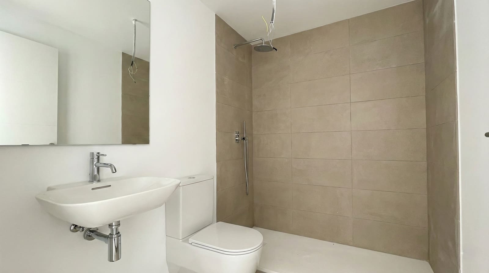 3 sypialnia Dom na sprzedaż w El Paraiso z basenem - 950 000 € (Ref: 9473825)