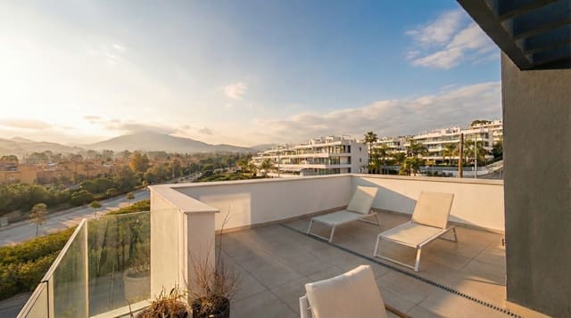 3 soveværelse Byhus til salg i El Paraiso, Estepona med swimmingpool - € 950.000 (Ref: 9473825)