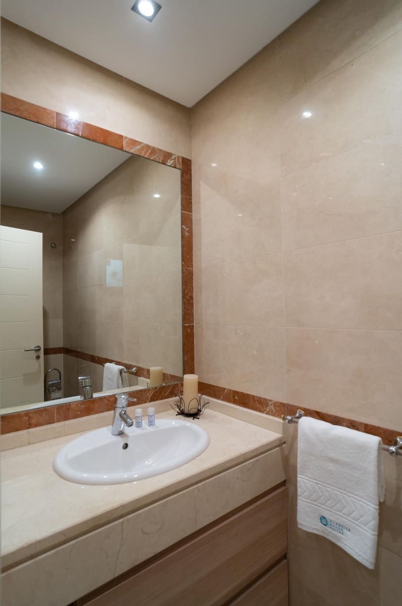 4 quarto Casa em Banda para venda em Nueva Andalucia com piscina - 1 200 000 € (Ref: 9604571)