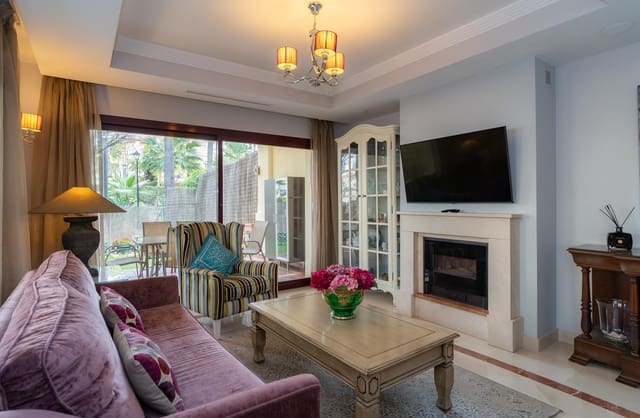 Casa de 4 habitaciones en La Dama de Noche - La Alzambra, Marbella en venta con piscina - 1.200.000 € (Ref: 9604571)