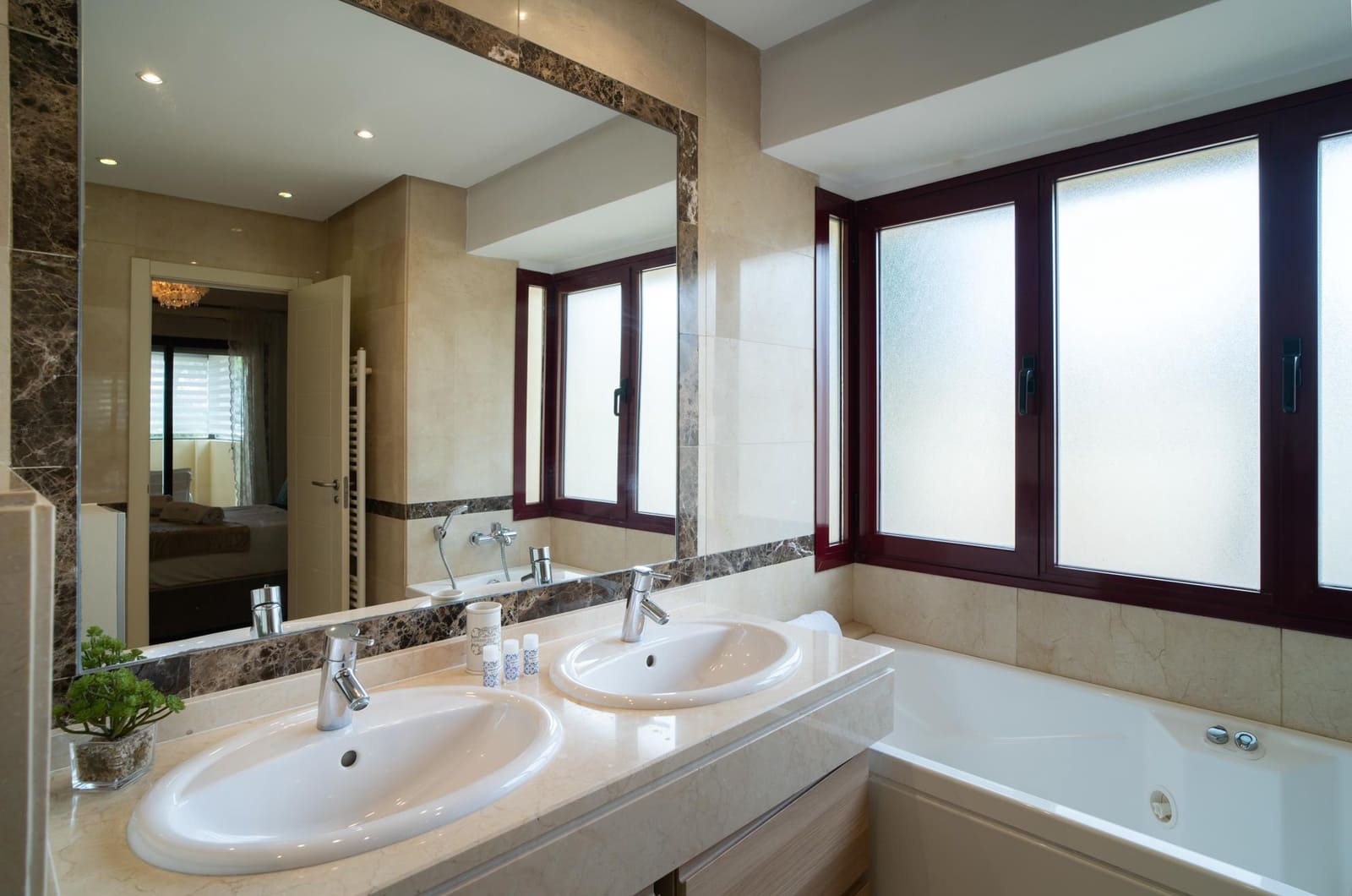 4 quarto Casa em Banda para venda em Nueva Andalucia com piscina - 1 200 000 € (Ref: 9604571)