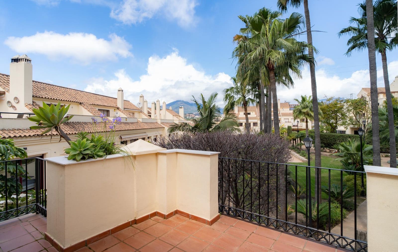 4 quarto Casa em Banda para venda em Nueva Andalucia com piscina - 1 200 000 € (Ref: 9604571)