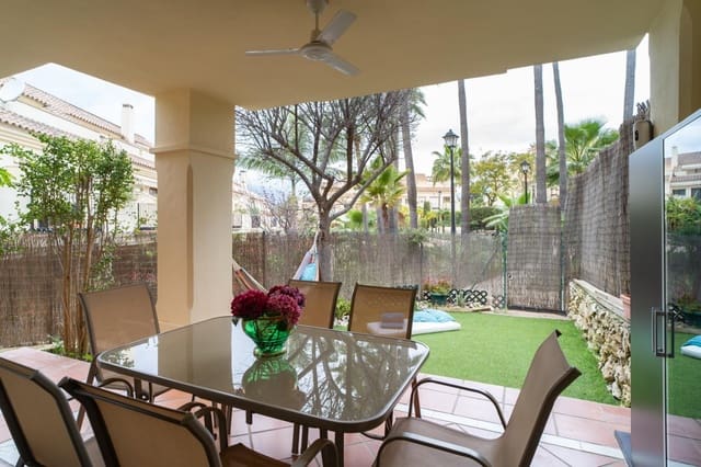 4 quarto Casa em Banda para venda em La Dama de Noche - La Alzambra, Marbella com piscina garagem - 970 000 € (Ref: 9604571)