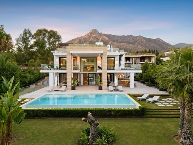 6 slaapkamer Villa te koop in Lomas De Marbella, Marbella met zwembad - € 5.495.000 (Ref: 9643735)