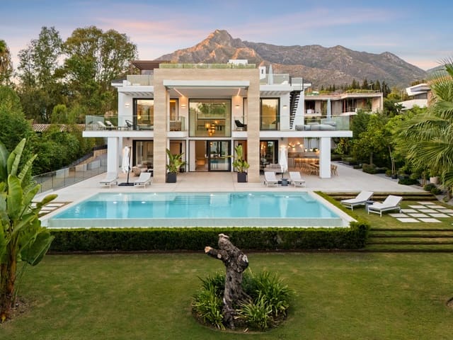 6 slaapkamer Villa te koop in Lomas De Marbella, Marbella met zwembad - € 5.495.000 (Ref: 9643735)