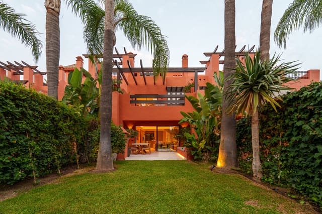 4 soverom Hus til salgs i Lomas De Marbella, Marbella med svømmebasseng - € 2 150 000 (Ref: 9658317)