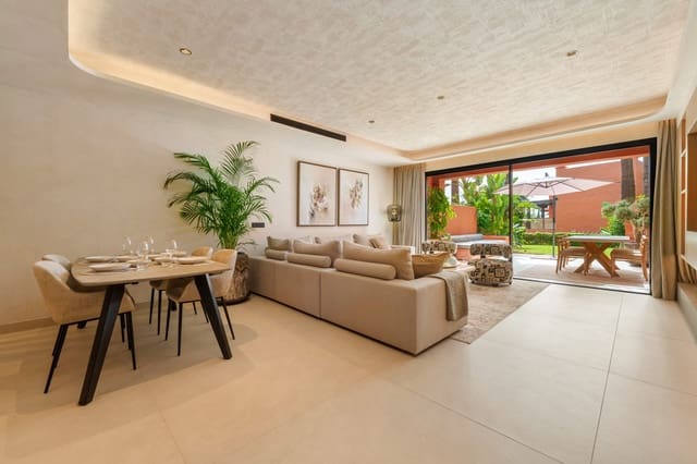 Casa de 4 habitaciones en Lomas De Marbella, Marbella en venta con piscina - 2.150.000 € (Ref: 9658317)