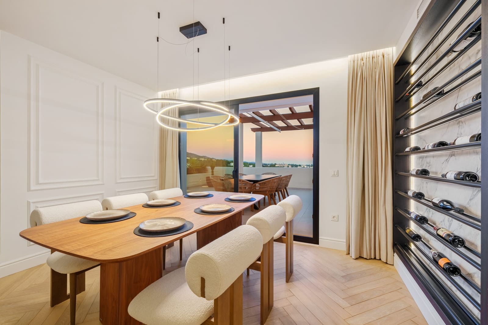 Apartamento de 3 habitaciones en Nueva Andalucia en venta con piscina - 2.750.000 € (Ref: 9700428)