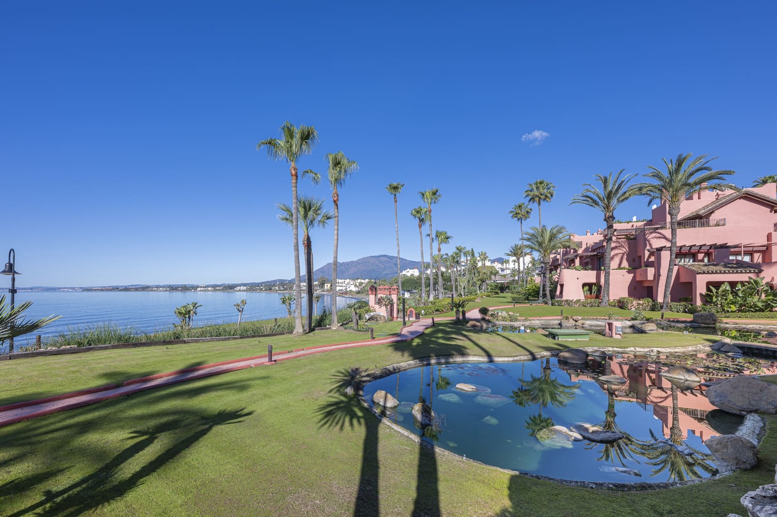 3 soveværelse Lejlighed til salg i Estepona med swimmingpool garage - € 2.695.000 (Ref: 10024592)