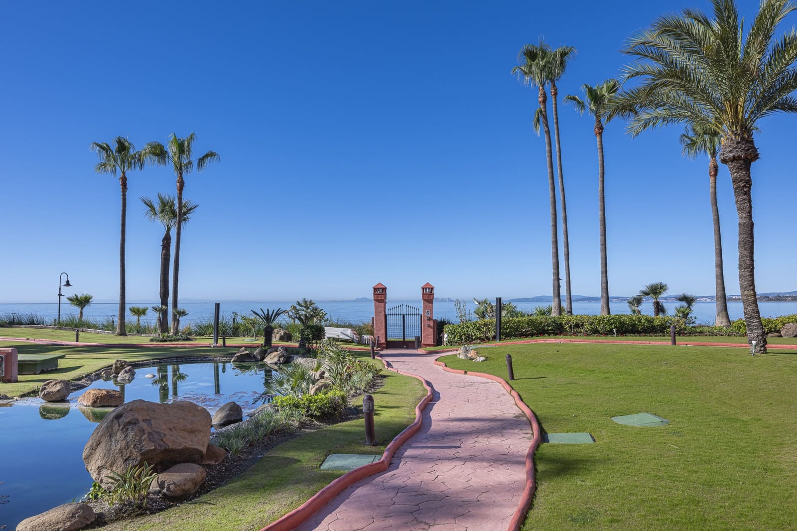 3 soveværelse Lejlighed til salg i Estepona med swimmingpool garage - € 2.695.000 (Ref: 10024592)