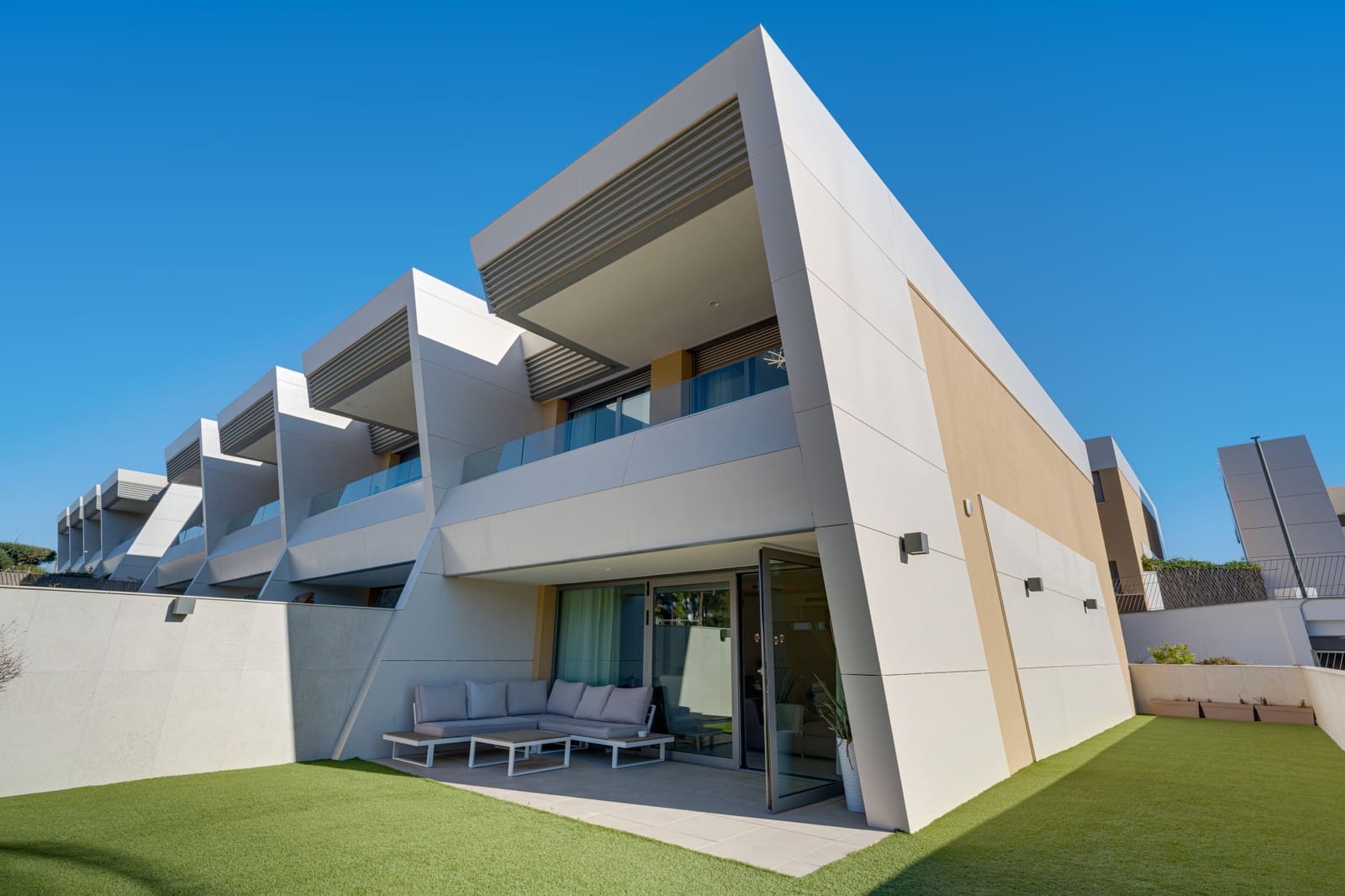 3 soverom Hus til salgs i Mijas Costa med svømmebasseng garasje - € 880 000 (Ref: 10103529)