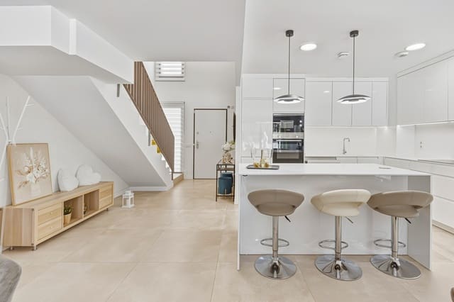 3 soverom Hus til salgs i Mijas Costa, Mijas med svømmebasseng garasje - € 880 000 (Ref: 10103529)