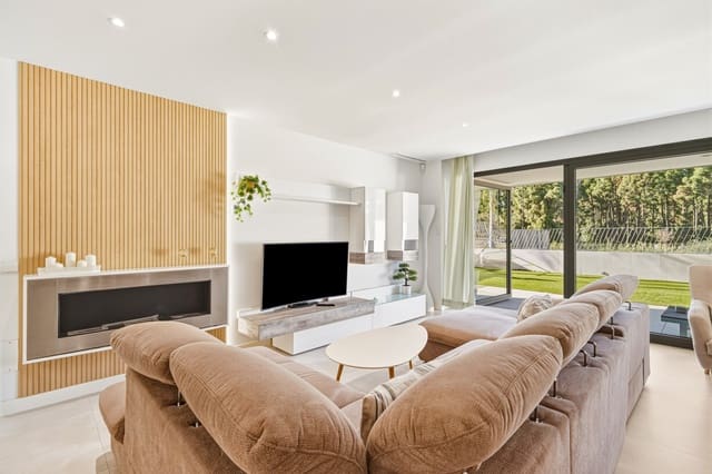 3 soverom Hus til salgs i Mijas Costa, Mijas med svømmebasseng garasje - € 880 000 (Ref: 10103529)
