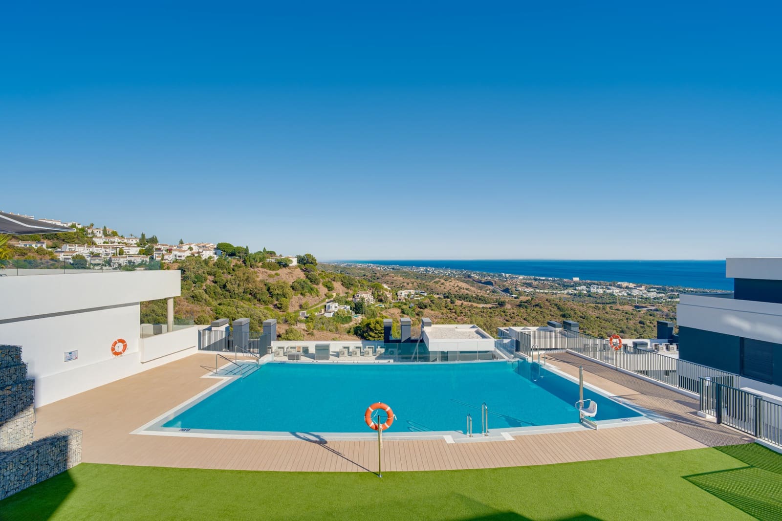 2 soverom Leilighet til salgs i Marbella med svømmebasseng garasje - € 675 000 (Ref: 10110418)