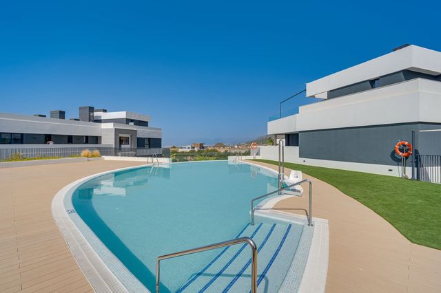 2 soverom Leilighet til salgs i Marbella med svømmebasseng garasje - € 675 000 (Ref: 10110418)