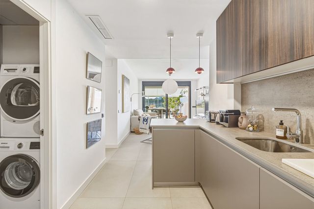 2 soverom Leilighet til salgs i Marbella med svømmebasseng garasje - € 675 000 (Ref: 10110418)