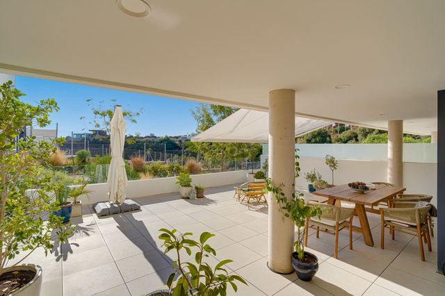 2 soverom Leilighet til salgs i Marbella med svømmebasseng garasje - € 675 000 (Ref: 10110418)