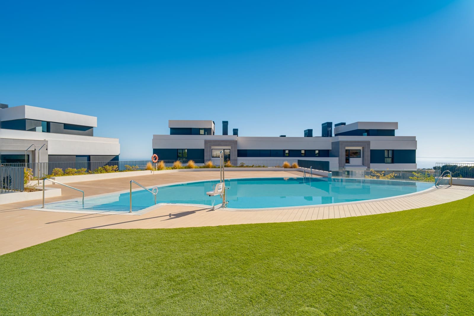 2 soverom Leilighet til salgs i Marbella med svømmebasseng garasje - € 675 000 (Ref: 10110418)
